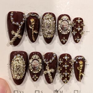 Elegant Burgundy Nail Art Set with Gold Accents